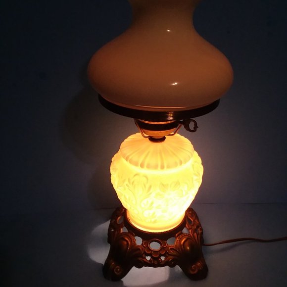 Antique Working Victorian Electric Oil GWTW Milk Glass Mushroom Shade Table Lamp - Picture 8 of 11